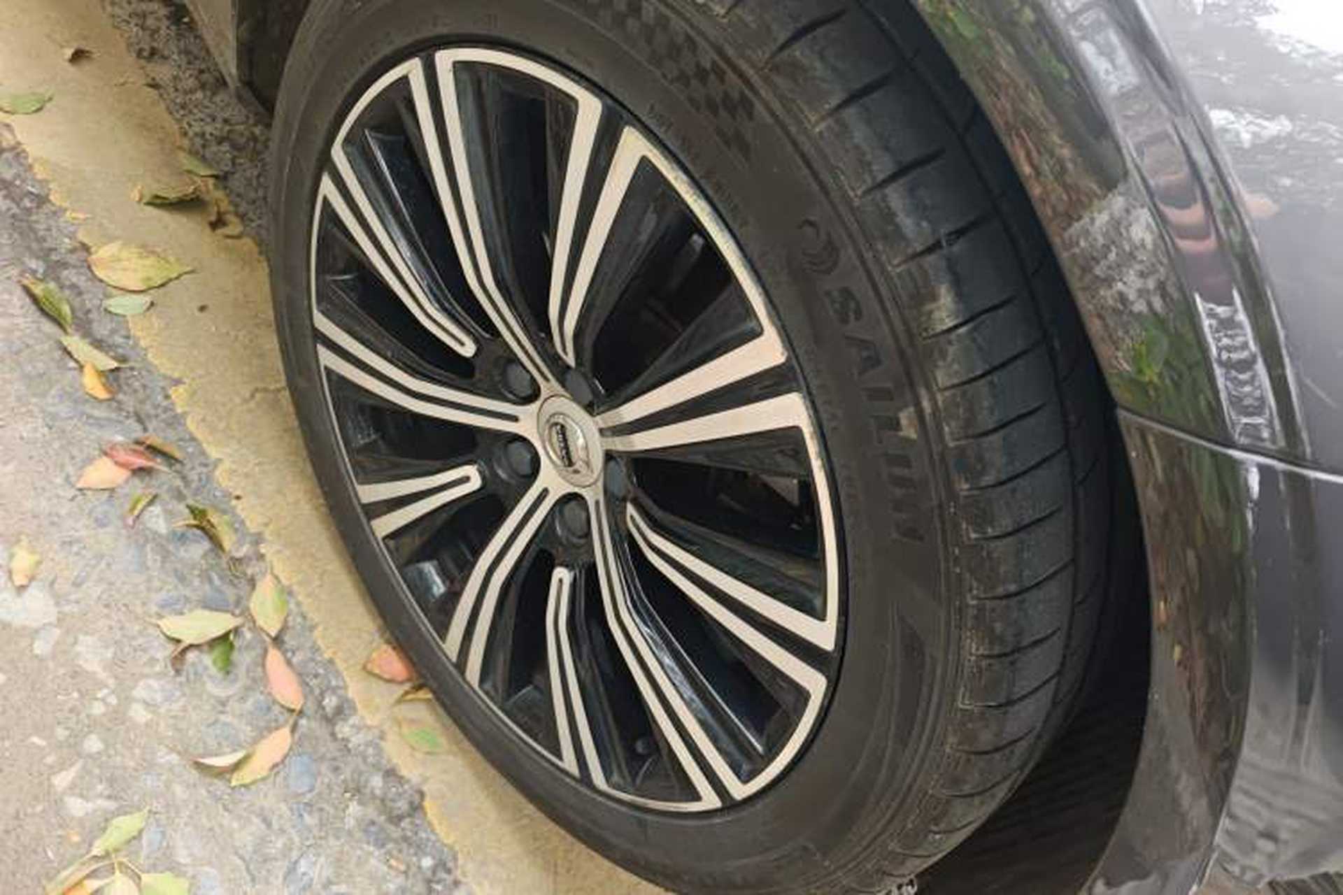 Used Volvo S90 2021 B5 Zhiyuan Luxury Edition Right Front Wheel Hub