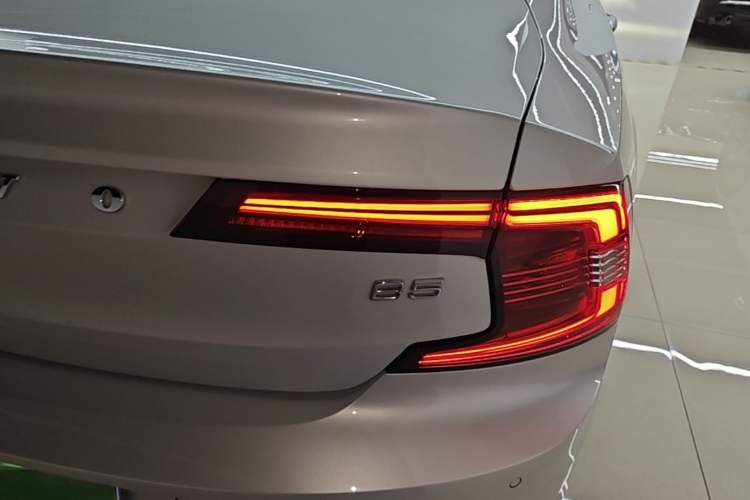 Used Volvo S90 2021 B5 Zhiyi Luxury Edition Right Rear Taillight