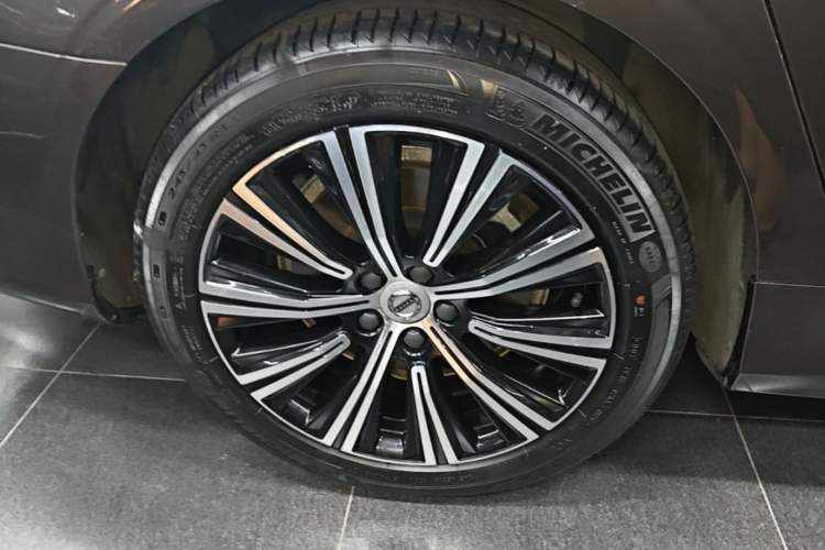 Used Volvo S90 2021 B5 Zhiyuan Luxury Edition Right Rear Wheel Hub