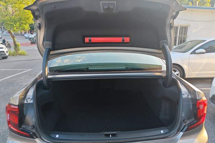 Used Volvo S90 2021 B5 Zhiyi Luxury Edition Trunk