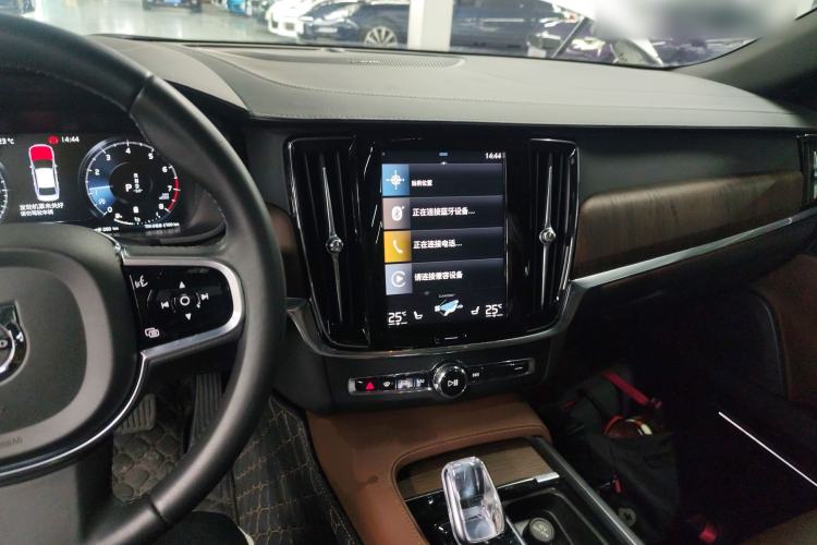 Used Volvo S90 2021 B5 Zhiyuan Luxury Edition Center Console