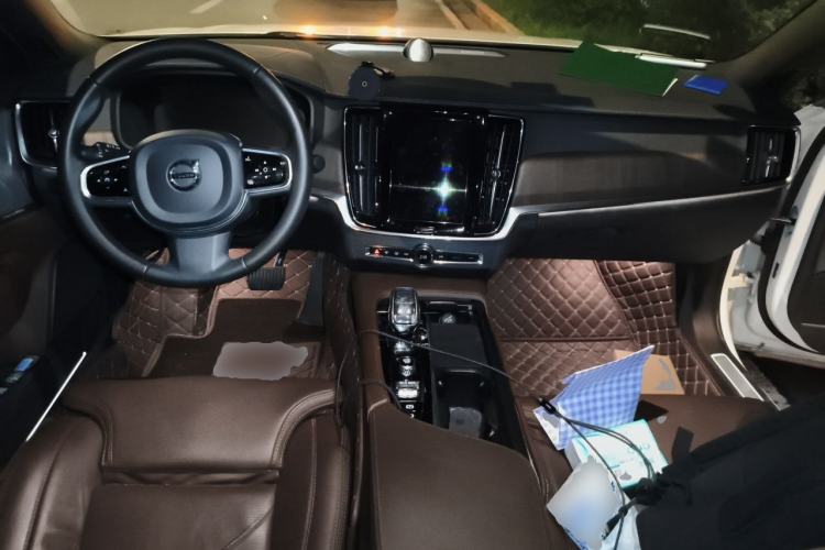 Used Volvo S90 2021 B5 Luxury Smart Edition Center Console