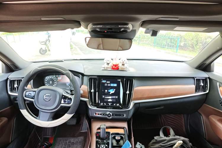 Used Volvo S90 2021 B5 Zhiyi Luxury Edition Center Console