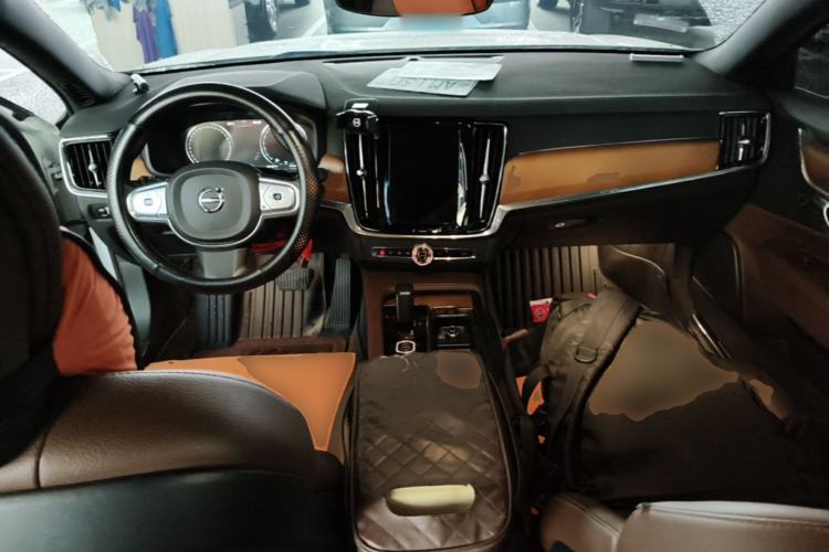 Used Volvo S90 2021 B5 Zhiyi Luxury Edition Center Console
