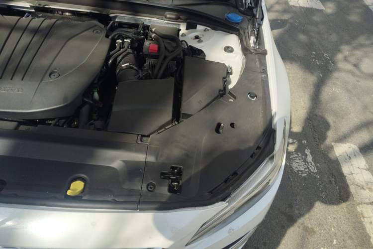 Used Volvo S90 2021 B5 Luxury Smart Edition Engine Bay Left
