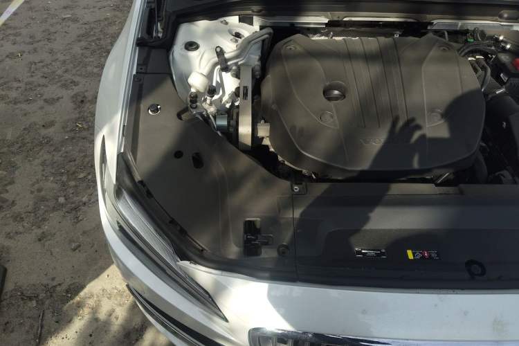 Used Volvo S90 2021 B5 Luxury Smart Edition Engine Bay Right