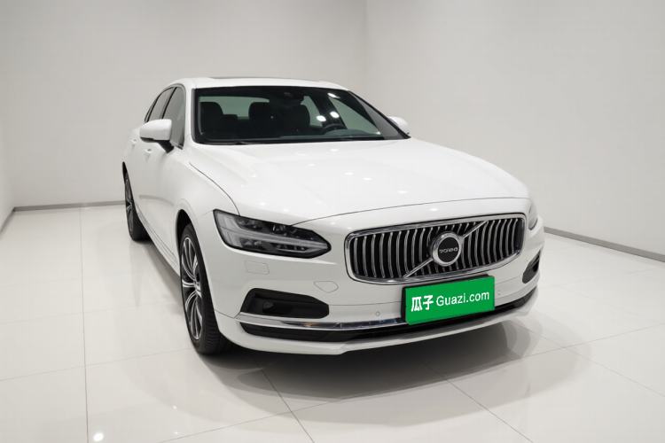 Used Volvo S90 2021 B5 Luxury Smart Edition Front Right 45 Deg