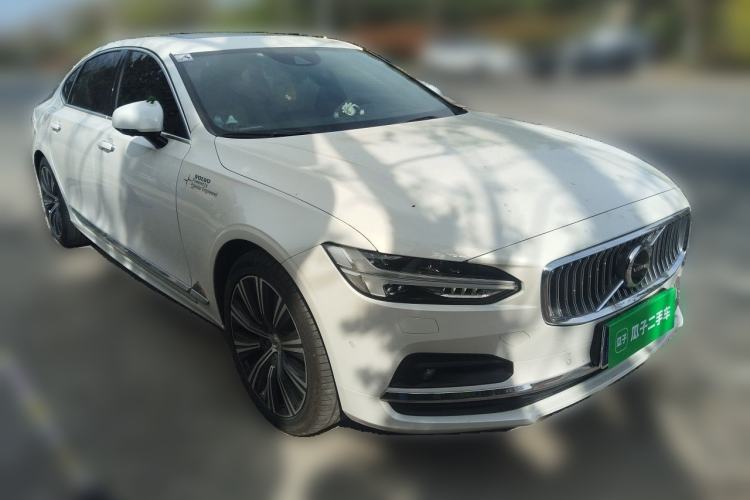 Used Volvo S90 2021 B5 Luxury Smart Edition Front Right 45 Deg