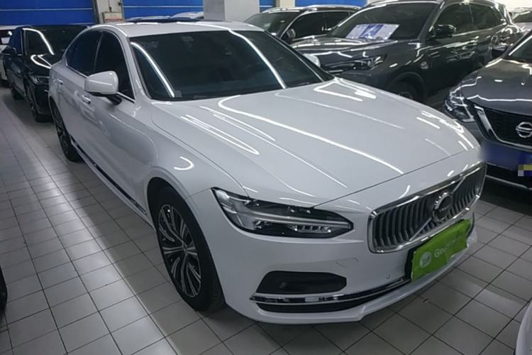 Used Volvo S90 2021 B5 Zhiyi Luxury Edition Front Right 45 Deg