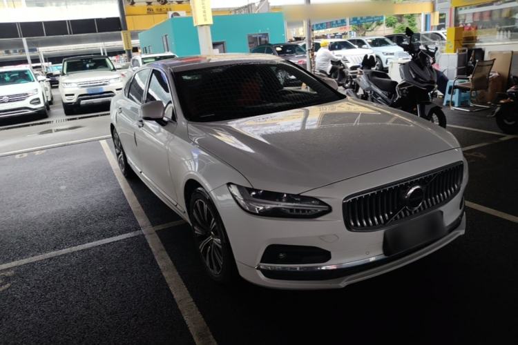 Used Volvo S90 2021 B5 Zhiyi Luxury Edition Front Right 45 Deg