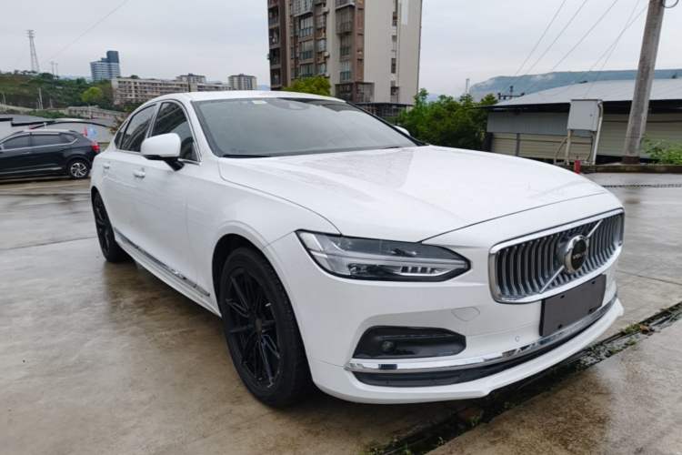 Used Volvo S90 2021 B5 Zhiyi Luxury Edition Front Right 45 Deg