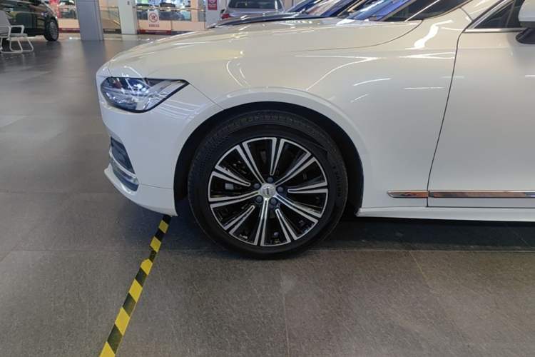 Used Volvo S90 2021 B5 Zhiyuan Luxury Edition Left Front Wheel Hub