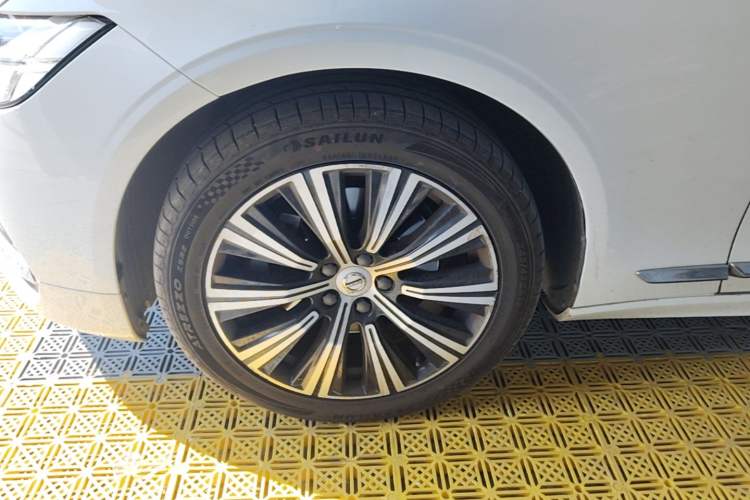 Used Volvo S90 2021 B5 Zhiyuan Luxury Edition Left Front Wheel Hub