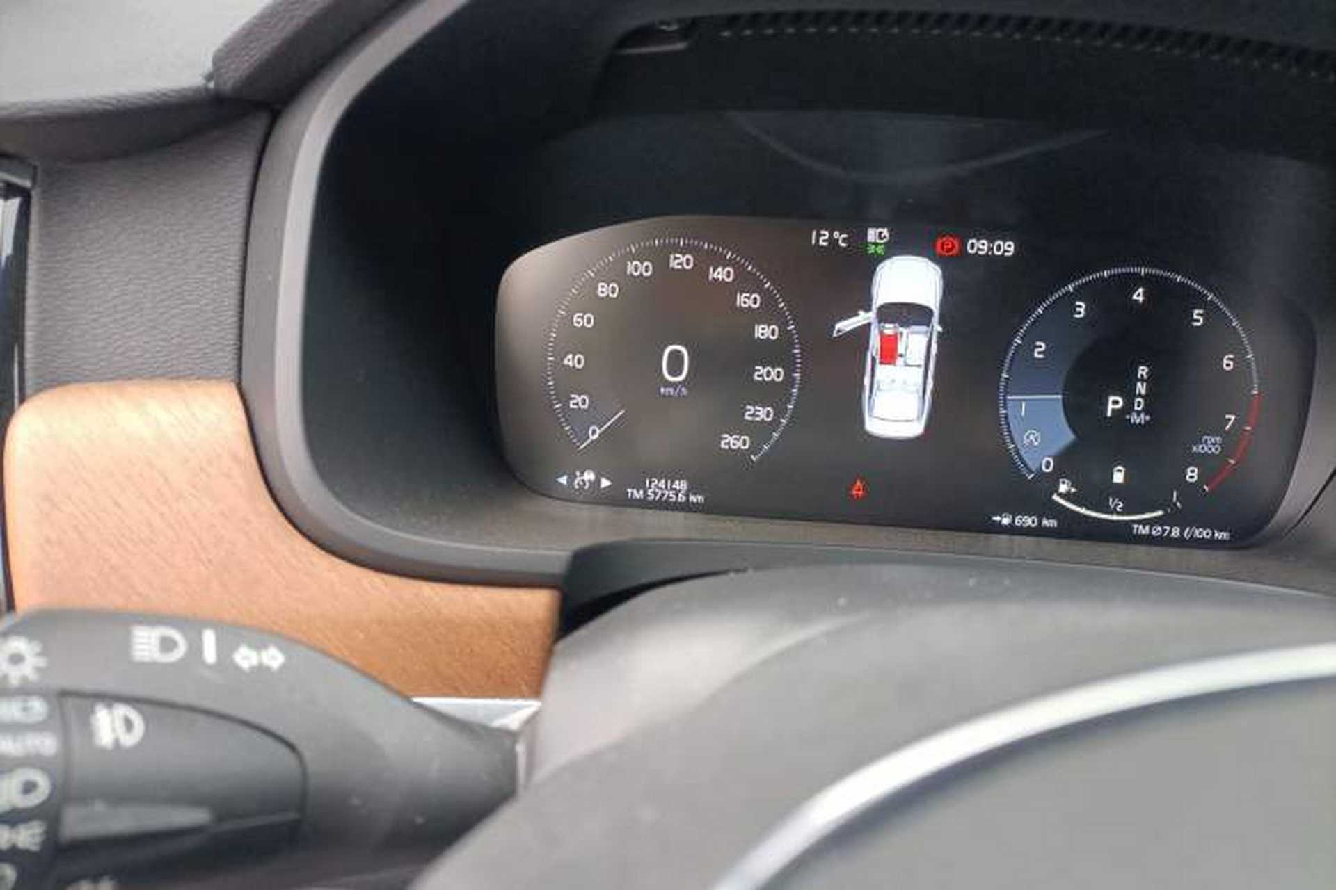 Used Volvo S90 2021 B5 Zhiyi Luxury Edition Odometer Close Up