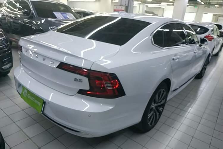 Used Volvo S90 2021 B5 Zhiyi Luxury Edition Rear Right 45 Deg