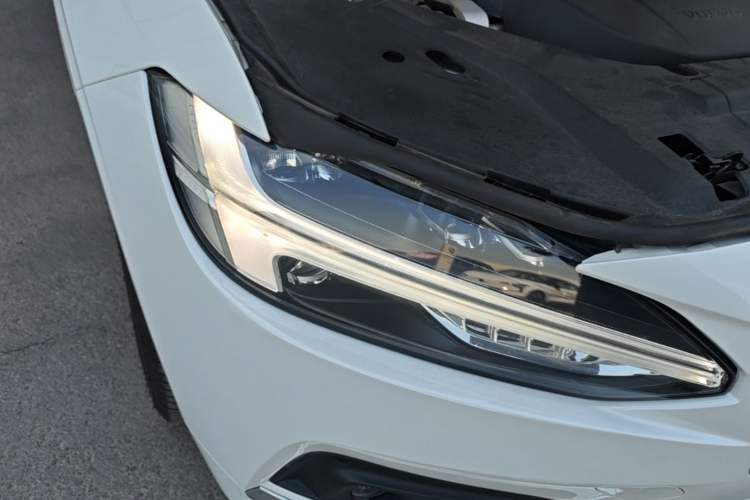 Used Volvo S90 2021 B5 Zhiyuan Luxury Edition Right Front Headlight