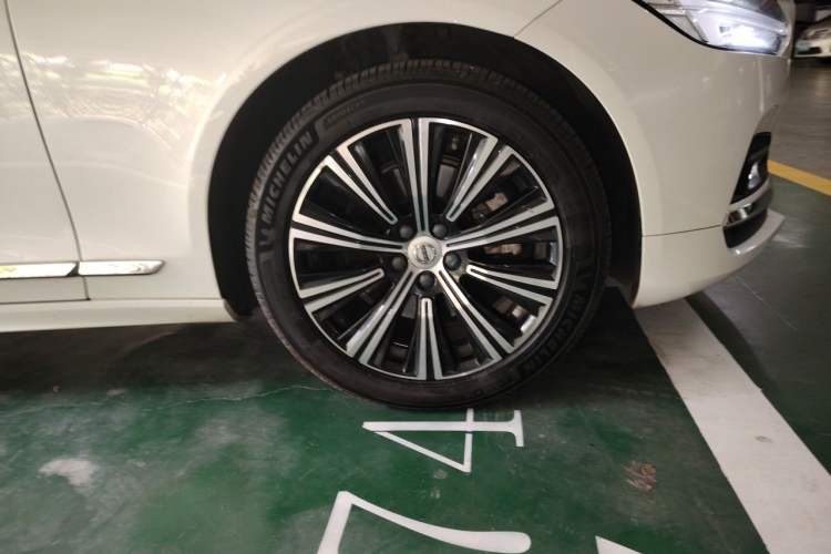 Used Volvo S90 2021 B5 Zhiyuan Luxury Edition Right Front Wheel Hub