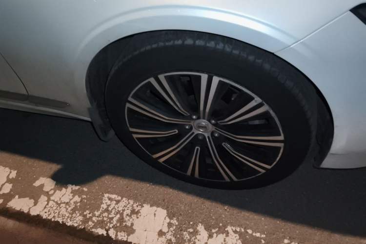Used Volvo S90 2021 B5 Luxury Smart Edition Right Front Wheel Hub