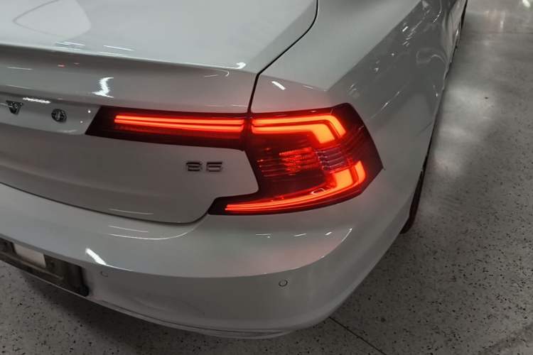 Used Volvo S90 2021 B5 Zhiyuan Luxury Edition Right Rear Taillight