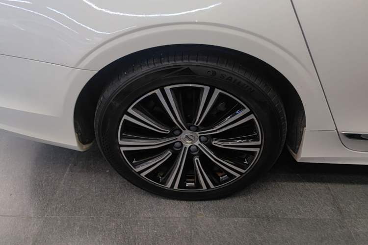 Used Volvo S90 2021 B5 Zhiyuan Luxury Edition Right Rear Wheel Hub