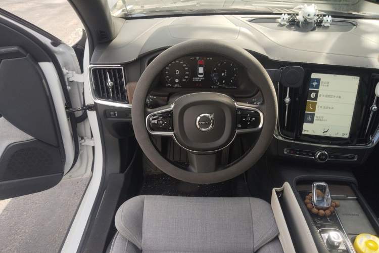 Used Volvo S90 2021 B5 Luxury Smart Edition Steering Wheel