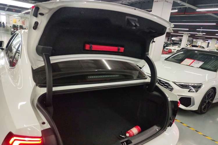 Used Volvo S90 2021 B5 Zhiyuan Luxury Edition Trunk