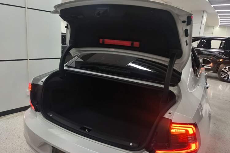 Used Volvo S90 2021 B5 Zhiyuan Luxury Edition Trunk