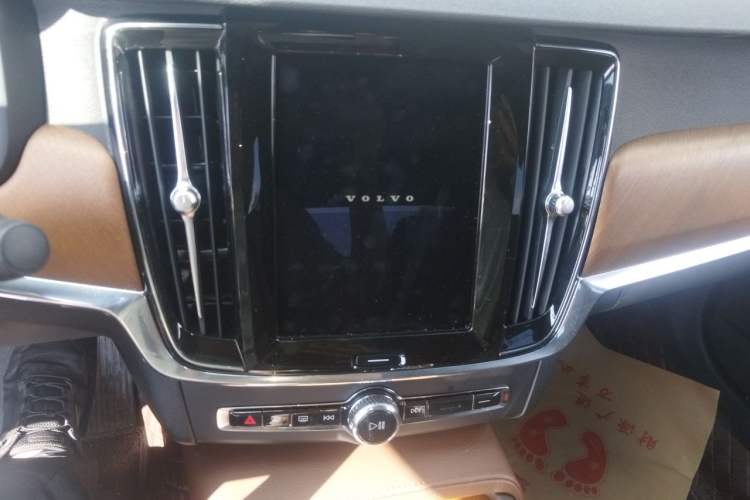 Used Volvo S90 2022 B5 Zhiyi Luxury Edition Audio And AC Panel