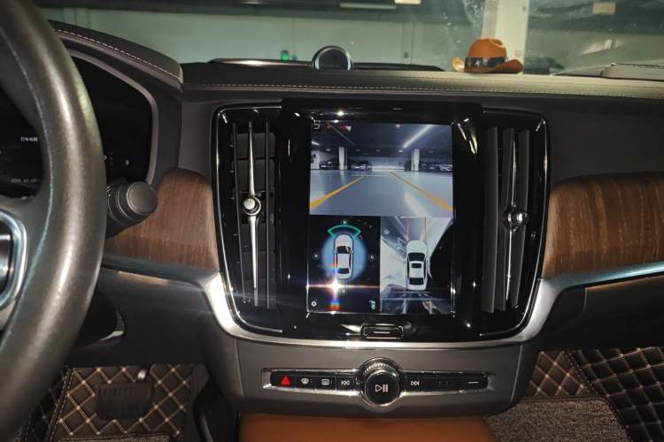 Used Volvo S90 2022 B5 Zhiyuan Luxury Edition Audio And AC Panel