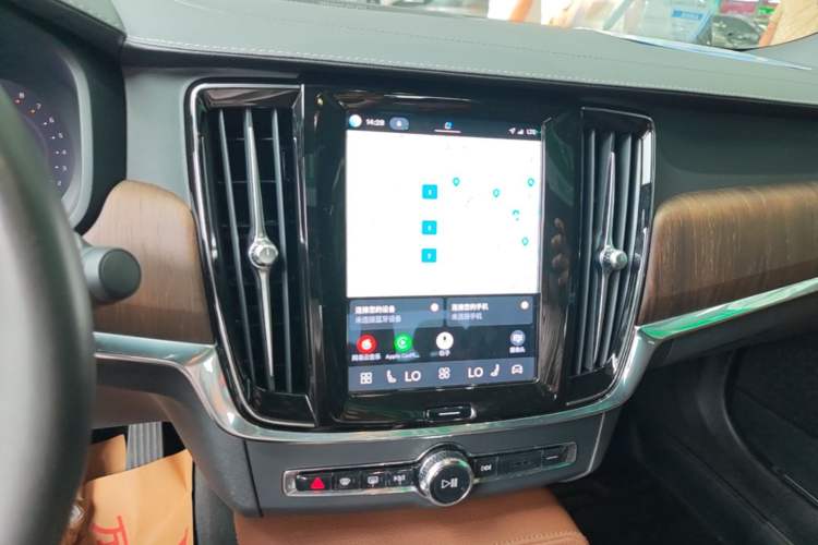 Used Volvo S90 2022 B5 Zhiyuan Luxury Edition Audio And AC Panel