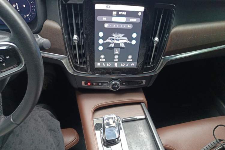 Used Volvo S90 2022 B5 Zhiyuan Luxury Edition Audio And AC Panel