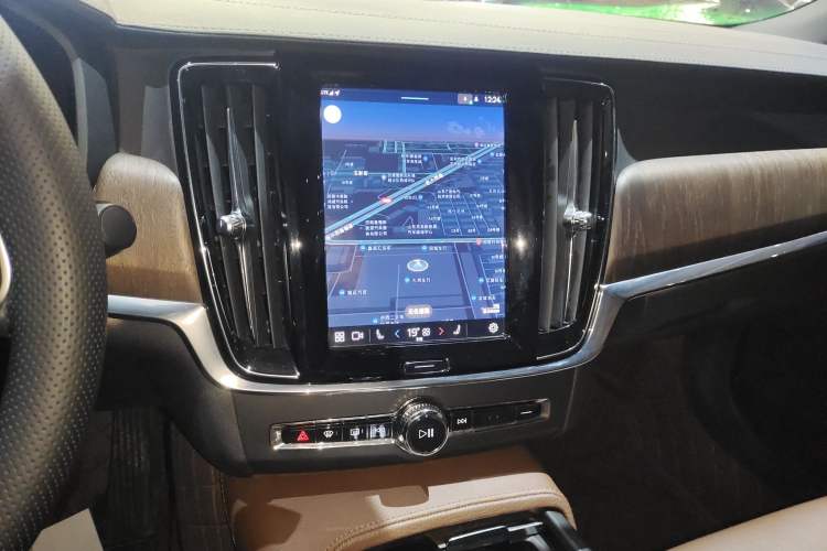 Used Volvo S90 2022 B5 Zhiyuan Luxury Edition Audio And AC Panel
