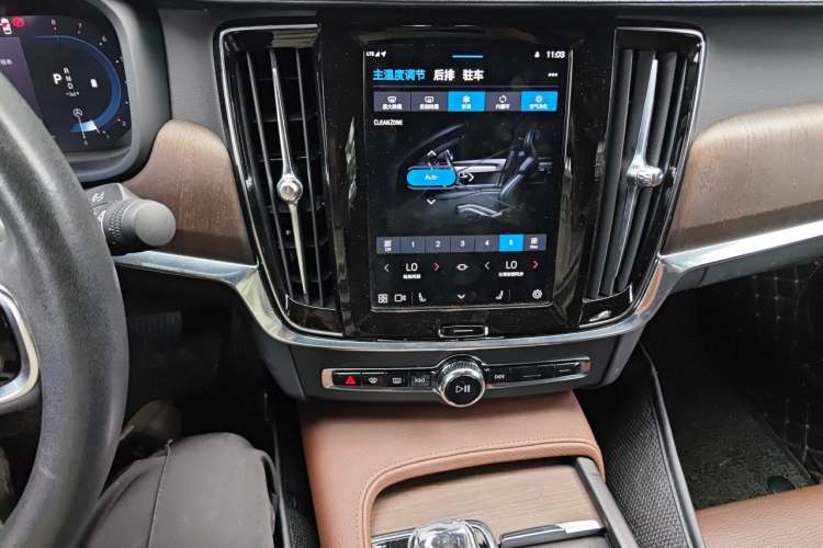 Used Volvo S90 2022 B5 Zhiyuan Luxury Edition Audio And AC Panel