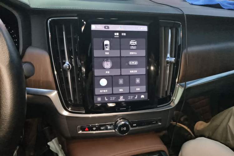 Used Volvo S90 2022 B5 Zhiyuan Luxury Edition Audio And AC Panel