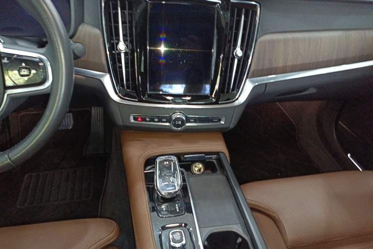 Used Volvo S90 2022 B5 Zhiyuan Luxury Edition Audio And AC Panel