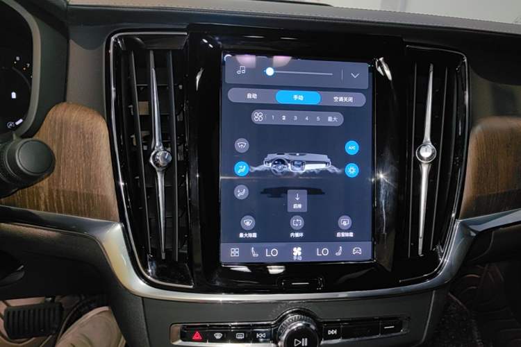 Used Volvo S90 2022 B5 Zhiyuan Luxury Edition Audio And AC Panel