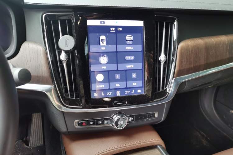 Used Volvo S90 2022 B5 Zhiyuan Luxury Edition Audio And AC Panel