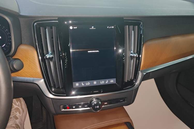 Used Volvo S90 2022 B5 Zhiyi Luxury Edition Audio And AC Panel