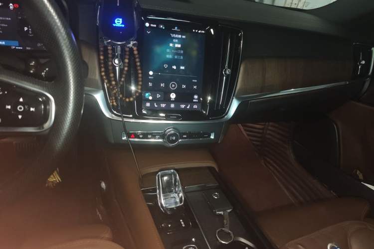 Used Volvo S90 2022 B5 Zhiyuan Luxury Edition Audio And AC Panel