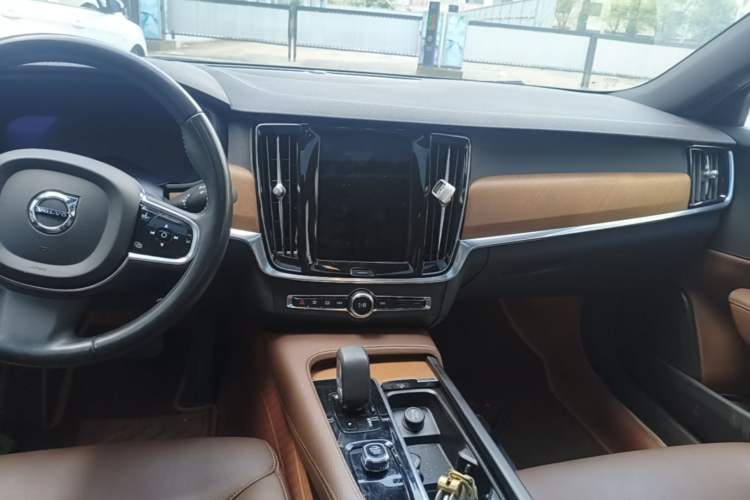 Used Volvo S90 2022 B5 Zhiyi Luxury Edition Audio And AC Panel