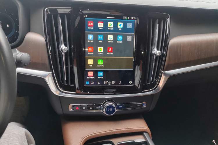 Used Volvo S90 2022 B5 Zhiyuan Luxury Edition Audio And AC Panel
