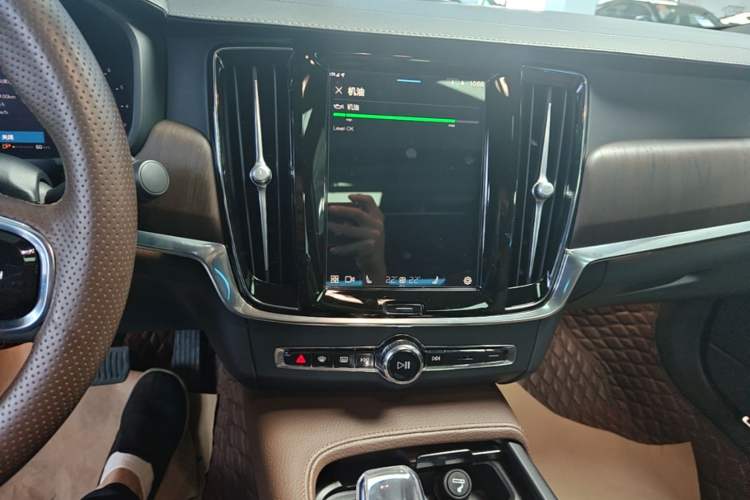 Used Volvo S90 2022 B5 Zhiyuan Luxury Edition Audio And AC Panel