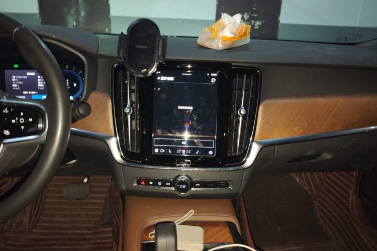 Used Volvo S90 2022 B5 Zhiyi Luxury Edition Audio And AC Panel