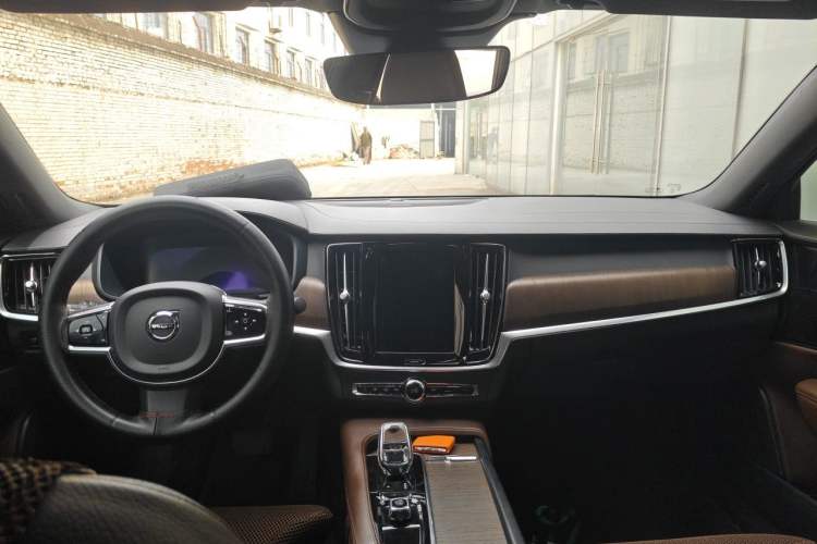 Used Volvo S90 2022 B5 Zhiyuan Luxury Edition Center Console