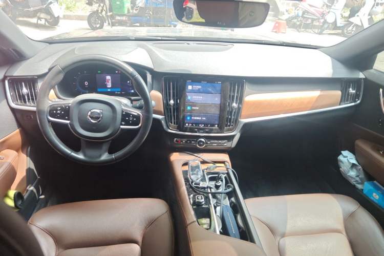 Used Volvo S90 2022 B5 Zhiyi Sport Edition Center Console