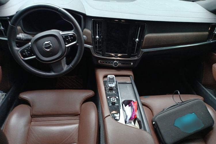 Used Volvo S90 2022 B5 Zhiyuan Luxury Edition Center Console