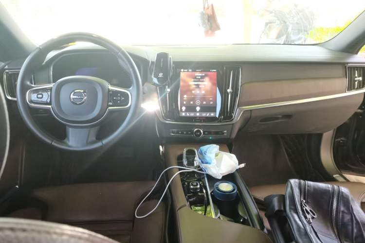 Used Volvo S90 2022 B5 Zhiyuan Luxury Edition Center Console