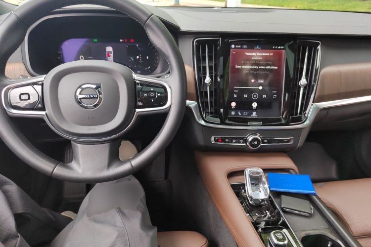 Used Volvo S90 2022 B5 Zhiyuan Luxury Edition Center Console