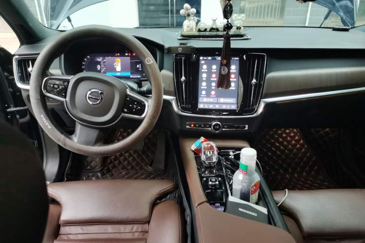 Used Volvo S90 2022 B5 Zhiyuan Luxury Edition Center Console