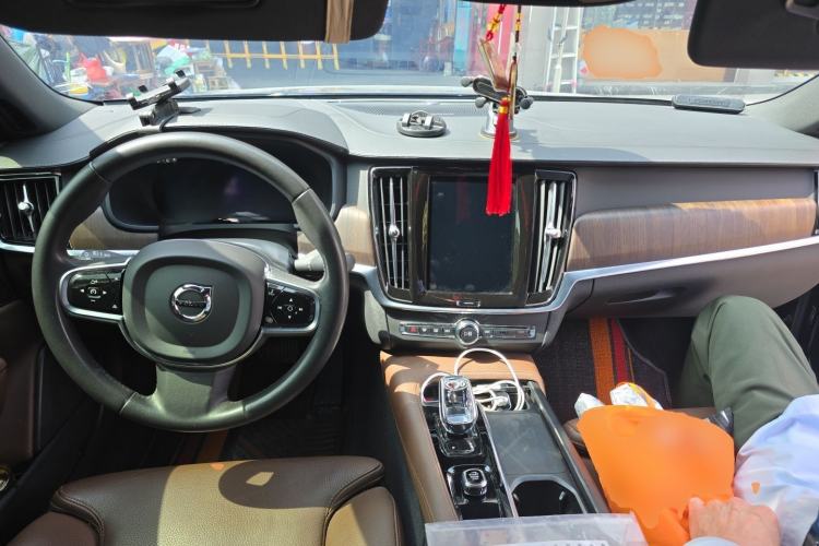 Used Volvo S90 2022 B5 Zhiyuan Luxury Edition Center Console